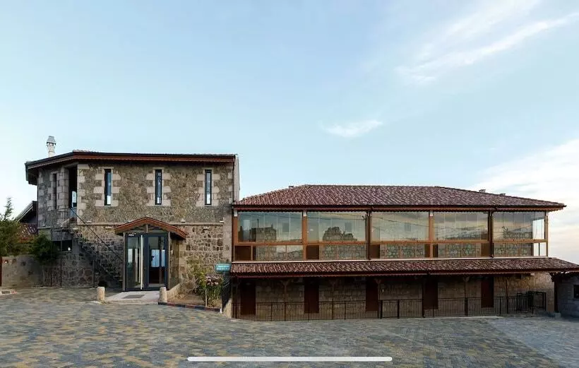 Nomad Inn