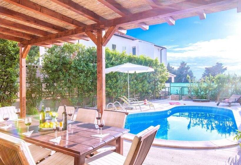 פנסיון Villa Mare