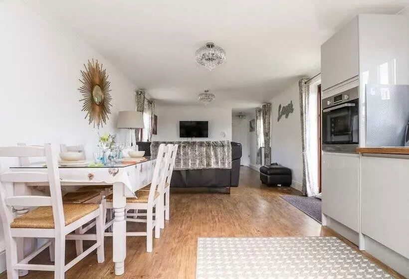 Phoenix Cottage