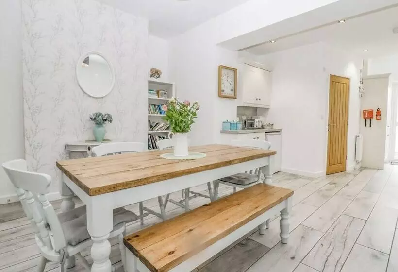 Driftwood, 23 Roa Island