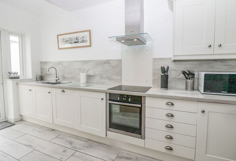 Driftwood, 23 Roa Island