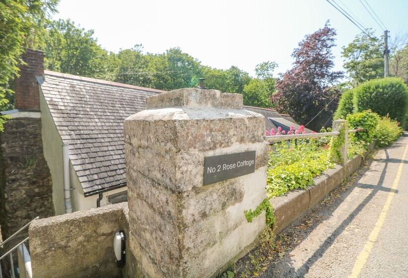 2 Rose Cottages