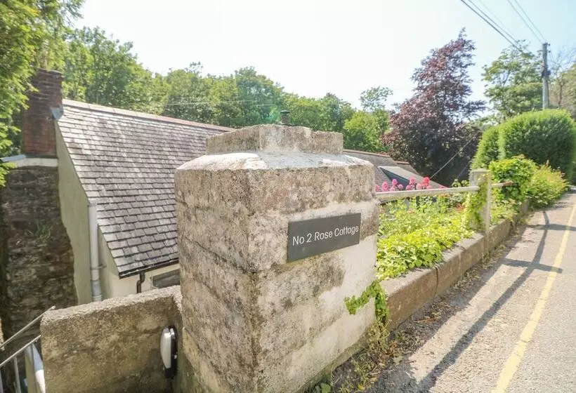 2 Rose Cottages