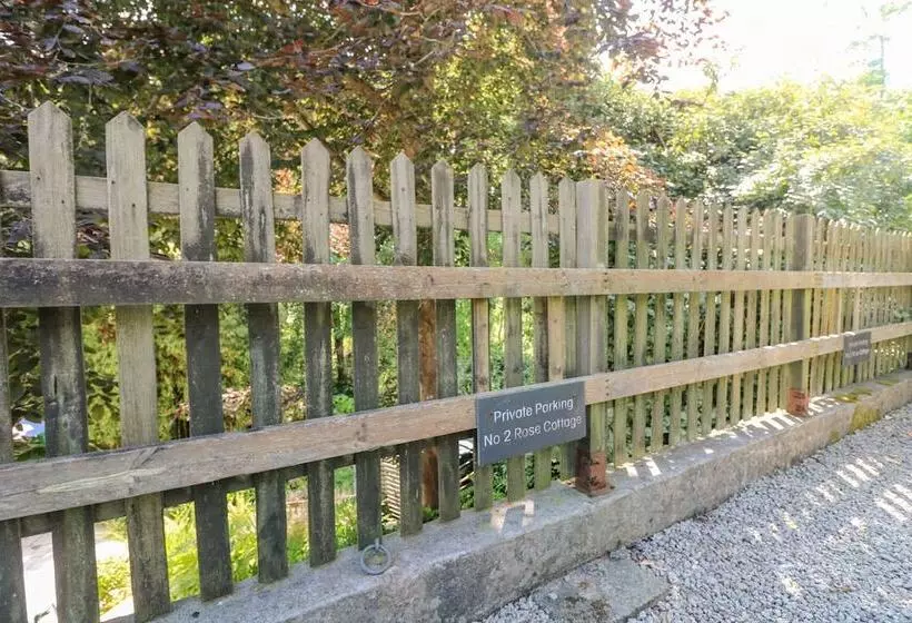 2 Rose Cottages