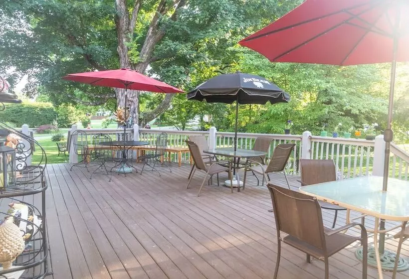 Red Rose Inn Bed & Breakfast