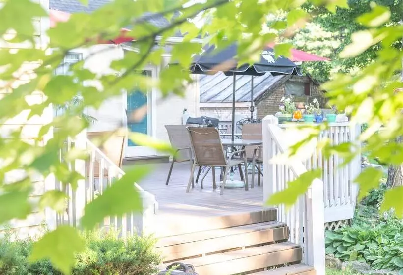 Red Rose Inn Bed & Breakfast