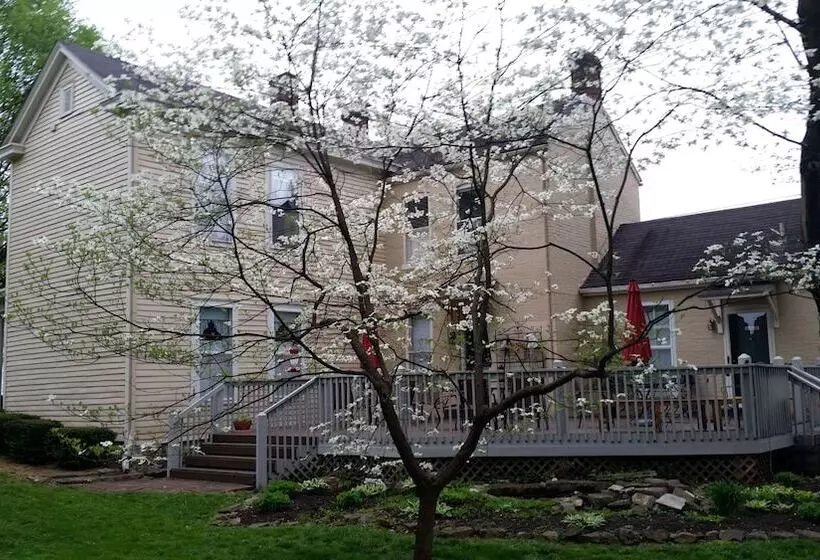 Red Rose Inn Bed & Breakfast