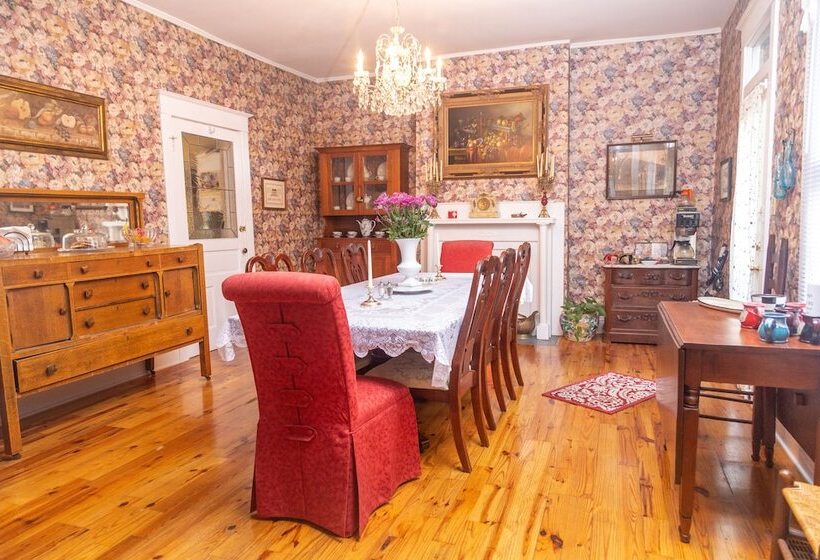 Red Rose Inn Bed & Breakfast