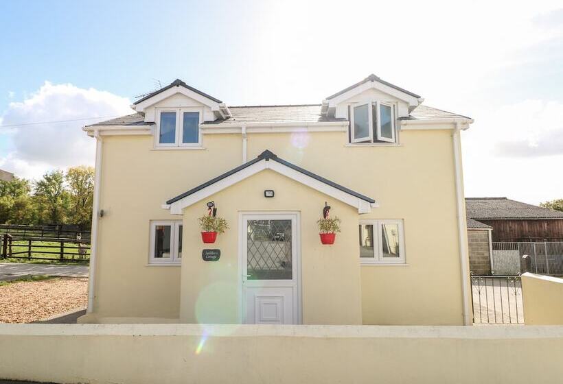 Saddlers Cottage, Berllandeg Farm