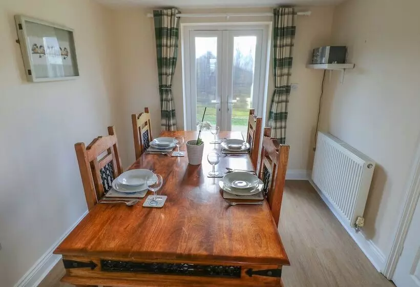 Saddlers Cottage, Berllandeg Farm