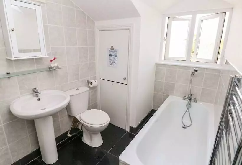 Saddlers Cottage, Berllandeg Farm