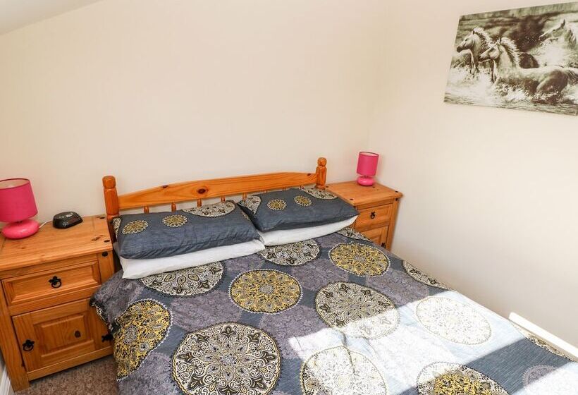 Saddlers Cottage, Berllandeg Farm