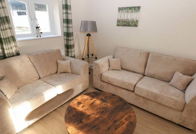 Saddlers Cottage, Berllandeg Farm