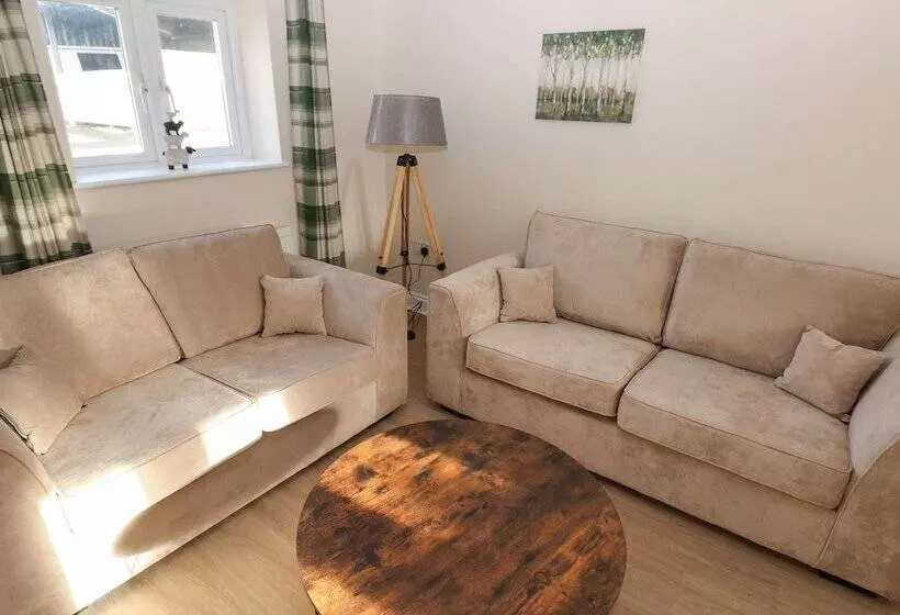 Saddlers Cottage, Berllandeg Farm