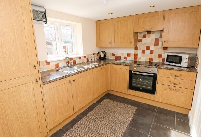 Saddlers Cottage, Berllandeg Farm