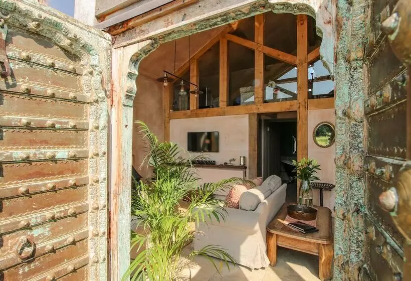 The Tractor Shed