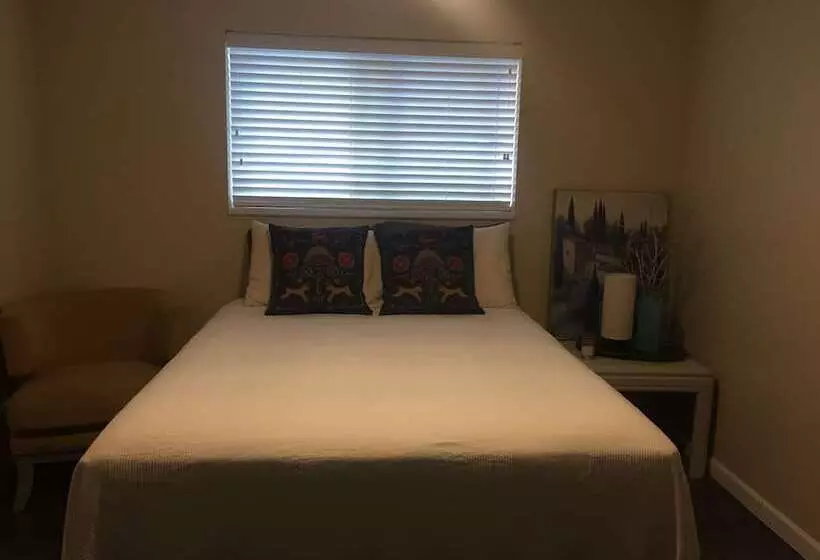 ベッドアンドブレックファースト Anglers Roost