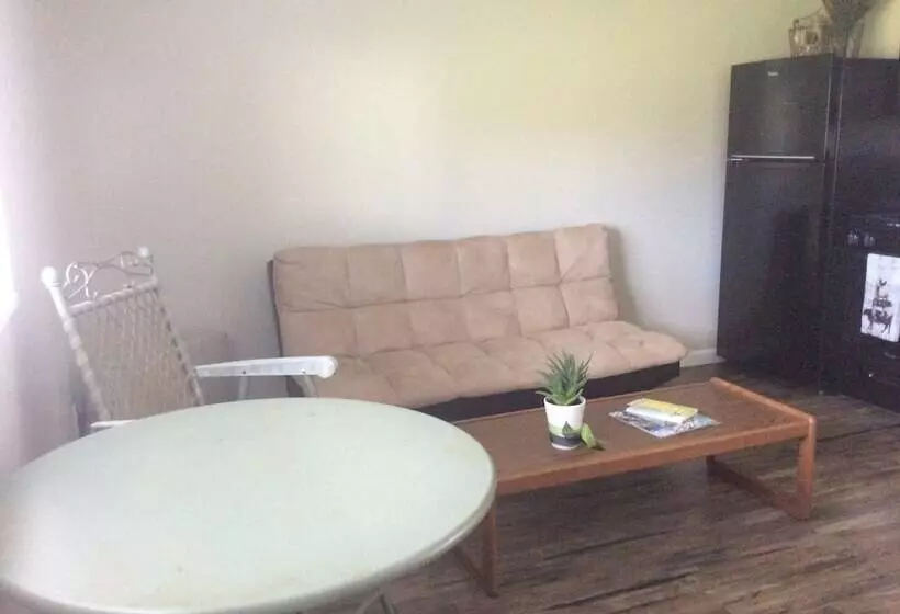 ベッドアンドブレックファースト Anglers Roost