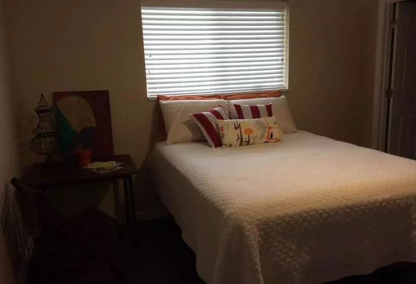 ベッドアンドブレックファースト Anglers Roost