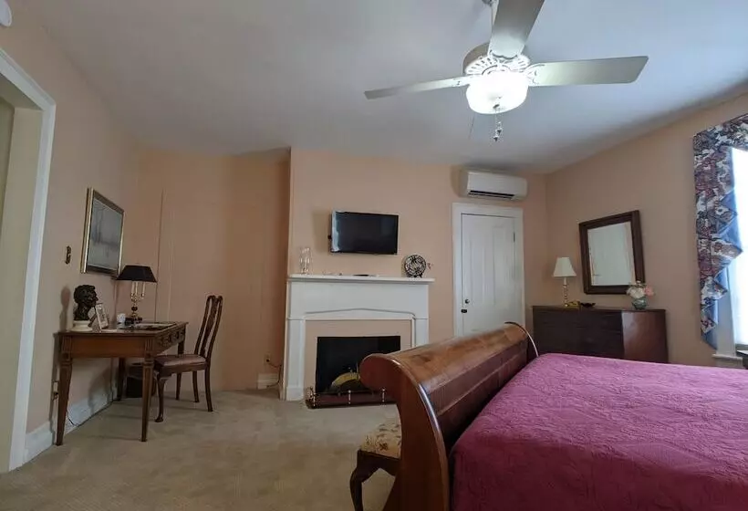 Benjamin Ellis House Bed & Breakfast