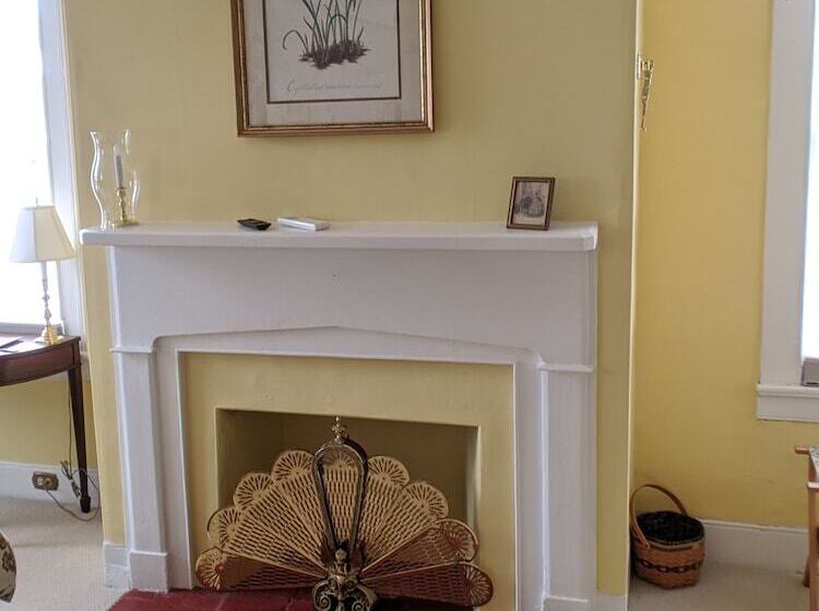 Benjamin Ellis House Bed & Breakfast