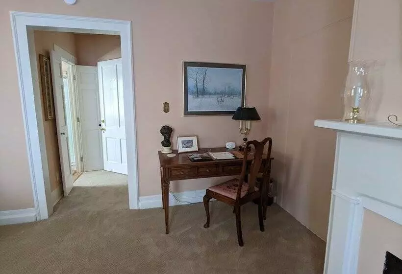 Benjamin Ellis House Bed & Breakfast