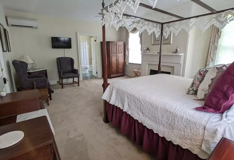 Benjamin Ellis House Bed & Breakfast