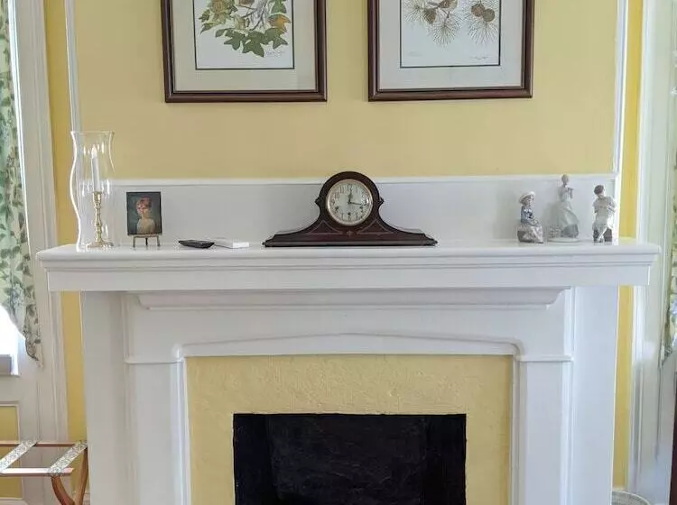 Benjamin Ellis House Bed & Breakfast