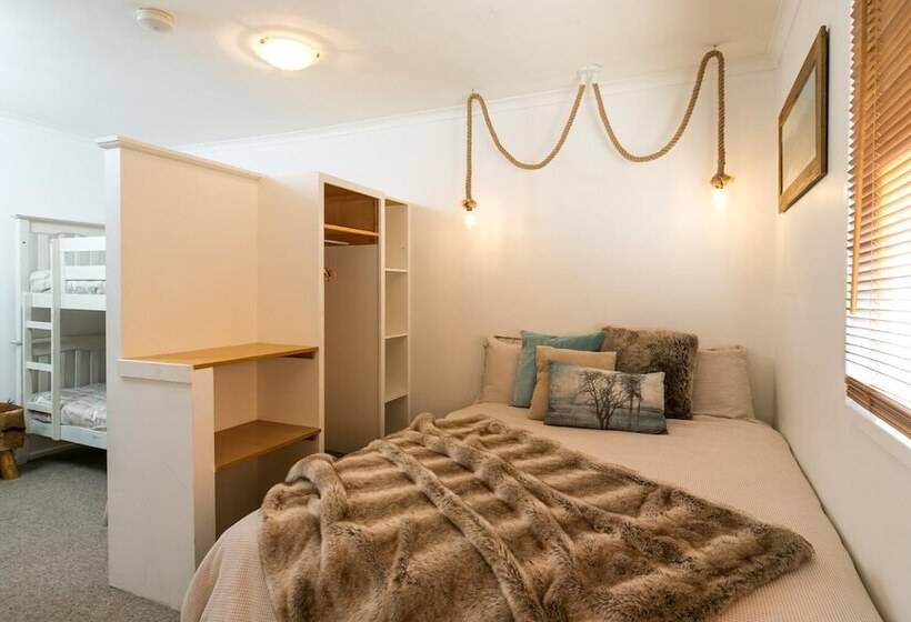 בית מלון כפרי Feathertop Alpine Lodge