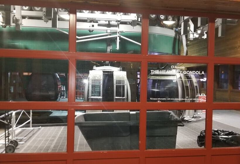 酒店 Gondola Lodge