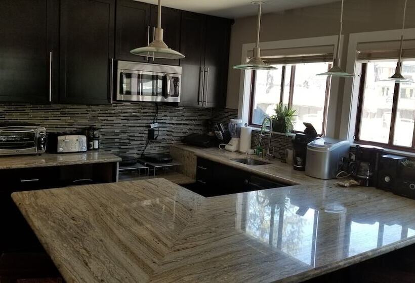 酒店 Gondola Lodge