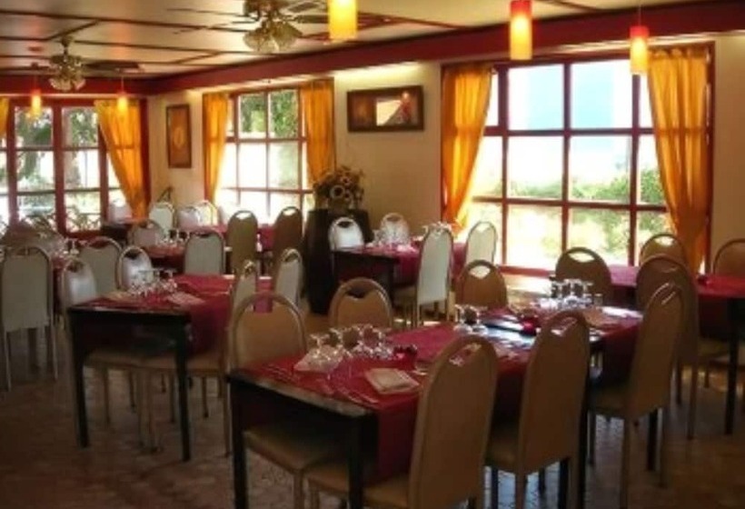 호텔 Hôtel Grill Le Coudray Montceaux