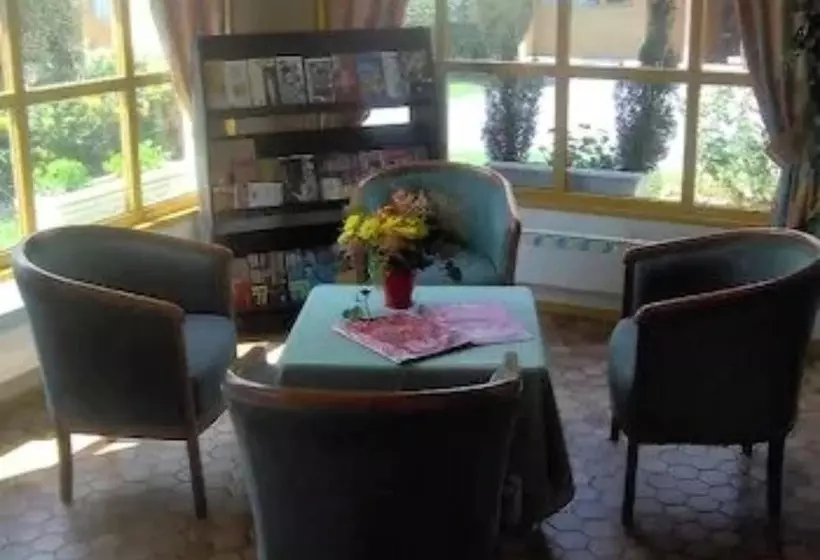 Hotelli Hôtel Grill Le Coudray Montceaux