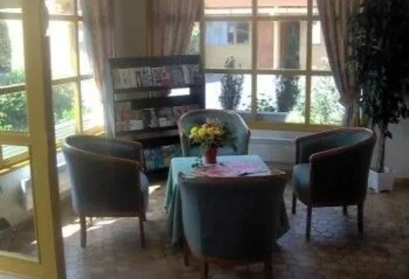 호텔 Hôtel Grill Le Coudray Montceaux