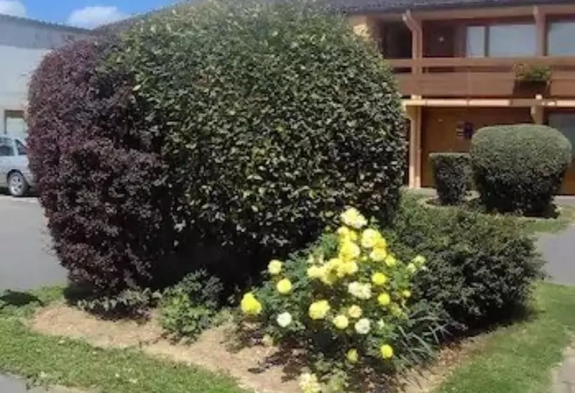 Hotelli Hôtel Grill Le Coudray Montceaux