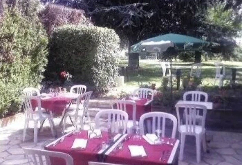 호텔 Hôtel Grill Le Coudray Montceaux