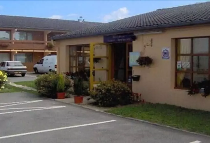 Hotelli Hôtel Grill Le Coudray Montceaux