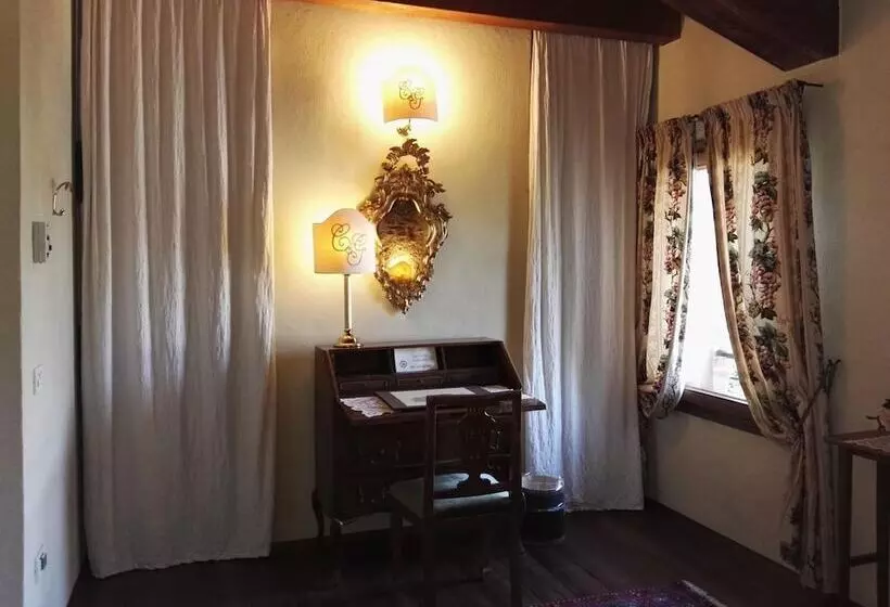 Hotelli Locanda La Corte Dei Galli