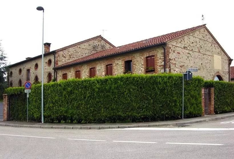 Hotelli Locanda La Corte Dei Galli