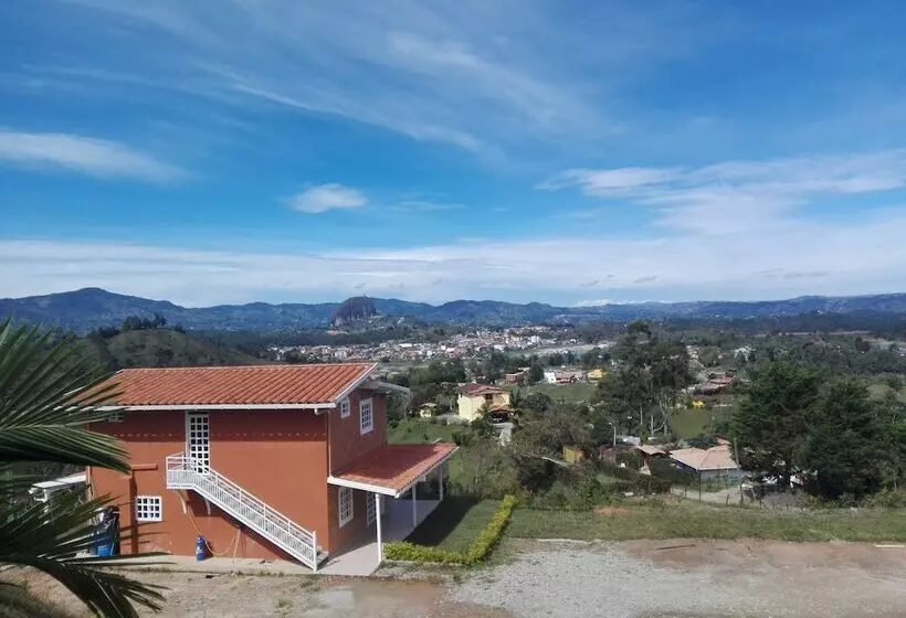 Hotelli Lookout Lodge Mirador De Guatape