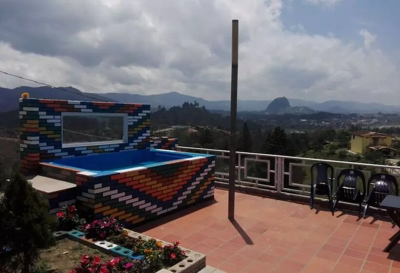 Hotelli Lookout Lodge Mirador De Guatape