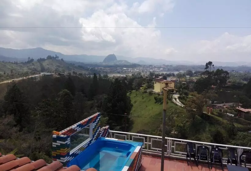 Hotelli Lookout Lodge Mirador De Guatape