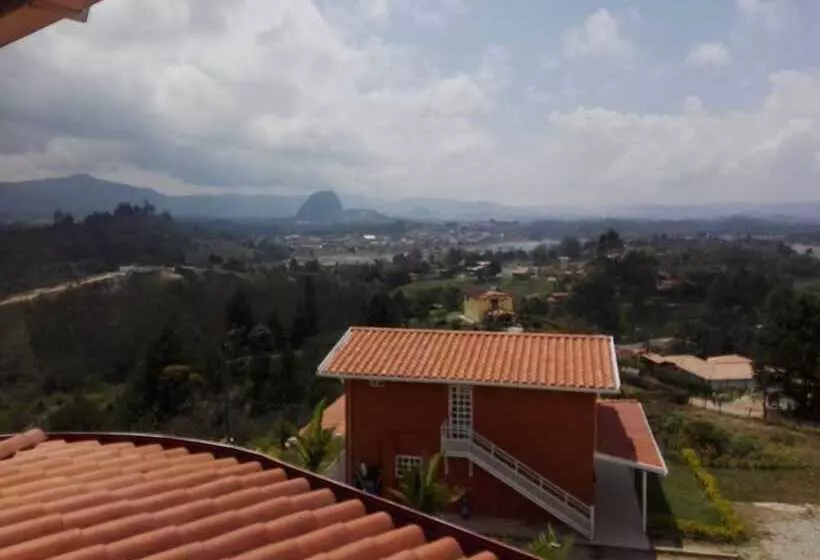 Hotelli Lookout Lodge Mirador De Guatape