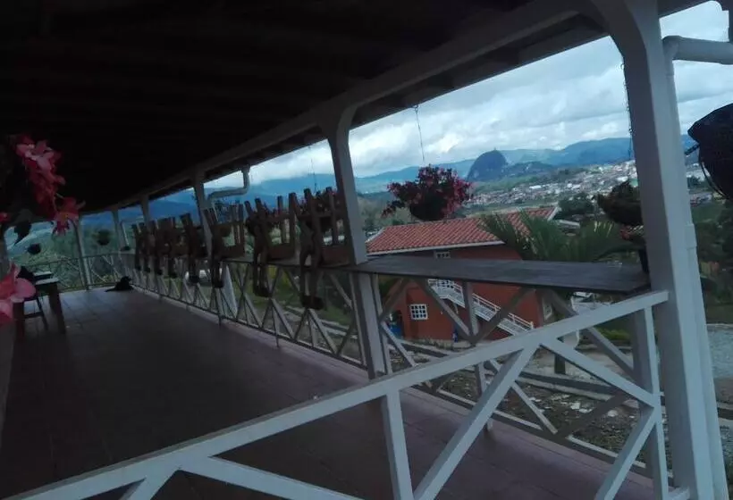 Hotelli Lookout Lodge Mirador De Guatape