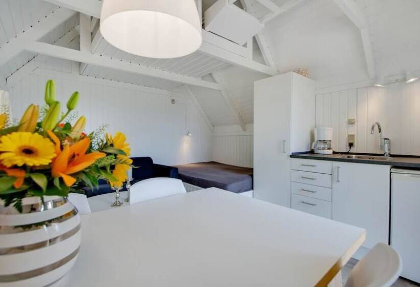 Отель Møgeltønder Camping & Cottages