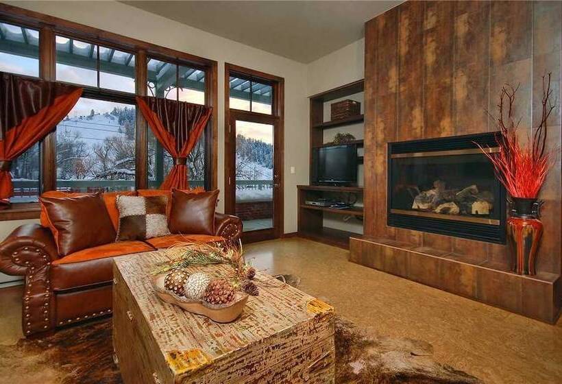 Howelsen Place H307a