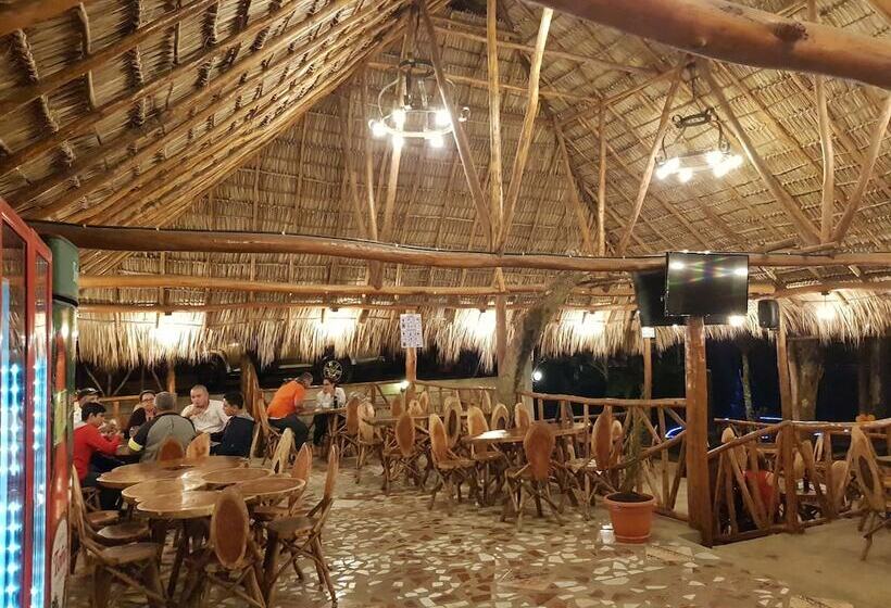 Mr Cowboy Hotel Y Restaurante