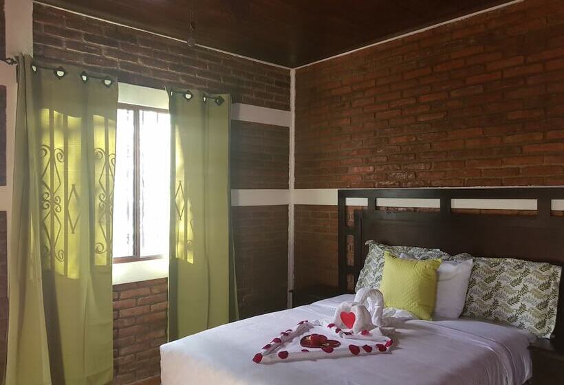 Mr Cowboy Hotel Y Restaurante