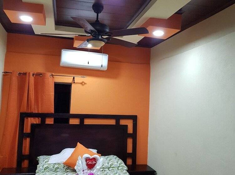 Mr Cowboy Hotel Y Restaurante