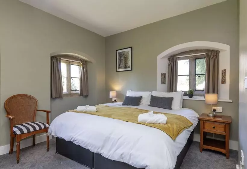 ペンション Charney Manor